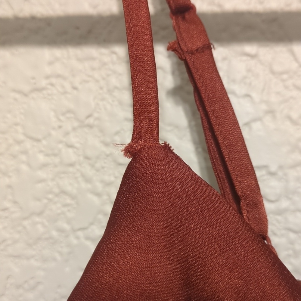 Express rust satin ruffled twist detail cropped sleeveless camisole blouse - Picture 7 of 8